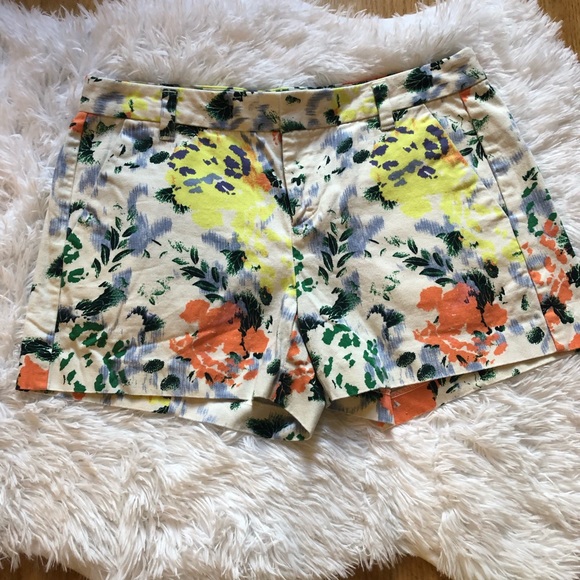 GAP Pants - Gap White Shorts Tropical Floral Flat Front Chinos